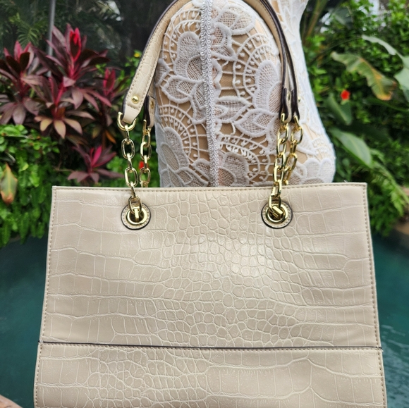 Anne Klein Cream and Gold hardware Faux Alligator Shoulder bag in EUC! - Picture 10 of 15
